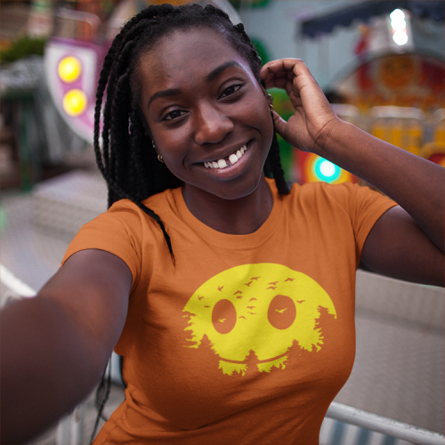 happy-young-customer-with-dreadlocks-wearing-a-t-shirt-mockup-while-taking-a-selfie-a16005