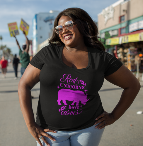 plus-size-t-shirt-mockup-of-a-happy-woman-in-venice-beach-18293-copy