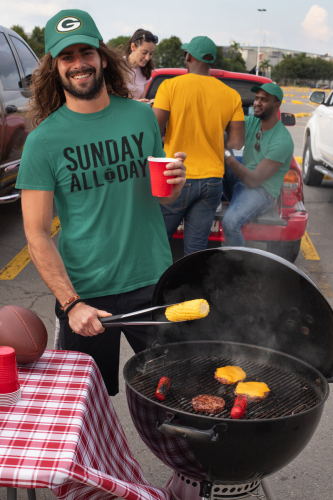 trucker-hat-mockup-of-a-smiling-man-wearing-a-t-shirt-at-a-tailgate-party-29894
